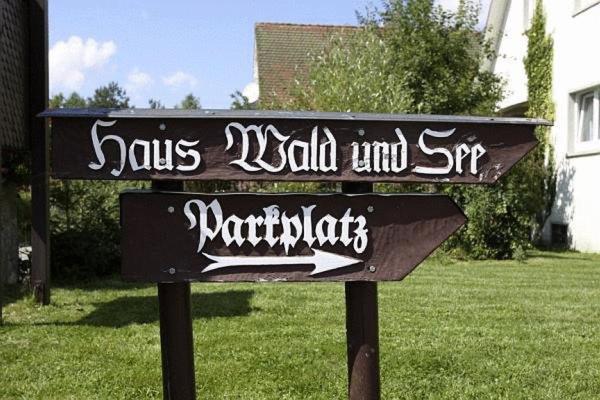Gaestehaus Wald Und See ティティゼー・ノイシュタット エクステリア 写真